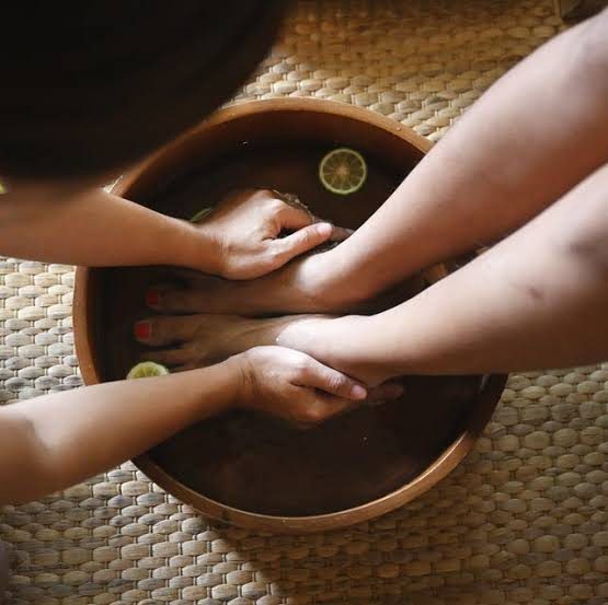 Relaxing foot spa and foot massage at MY NY SPA